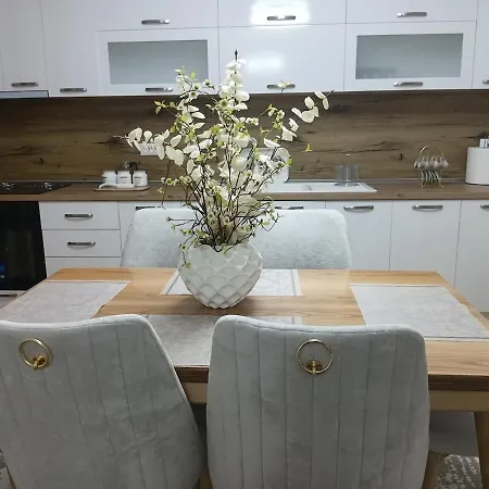 As Garden & Parking Privat Apartment *